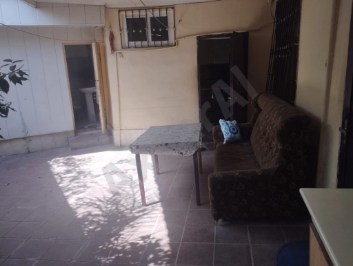 İcarəyə həyət evi, Montin